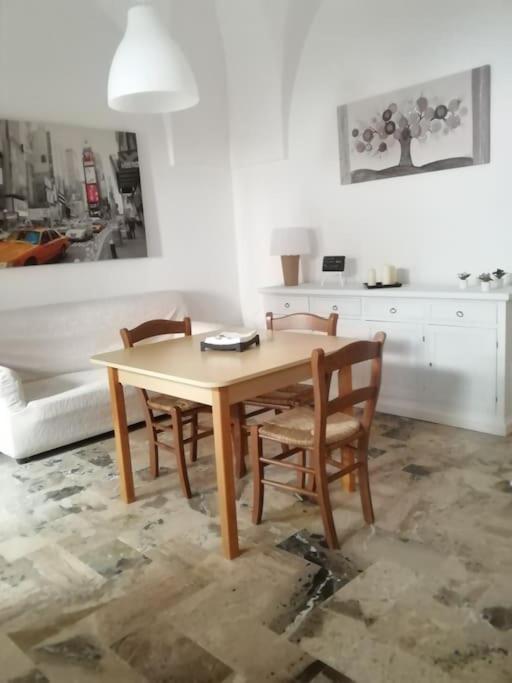 Apartamento Alloggio Incantevole Storico Carovigno Exterior foto